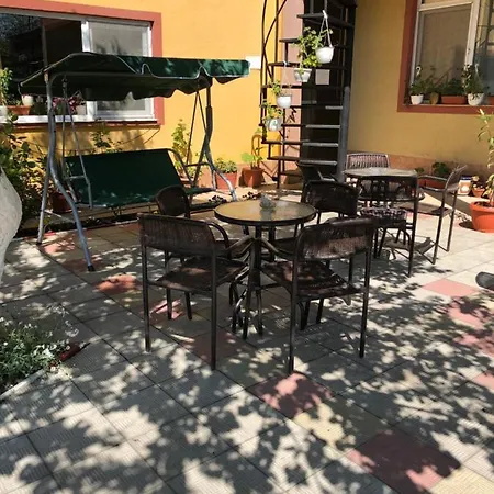 Casa Cu Flori 3*