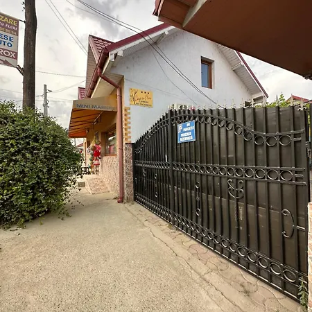 Casa Cu Flori 3*