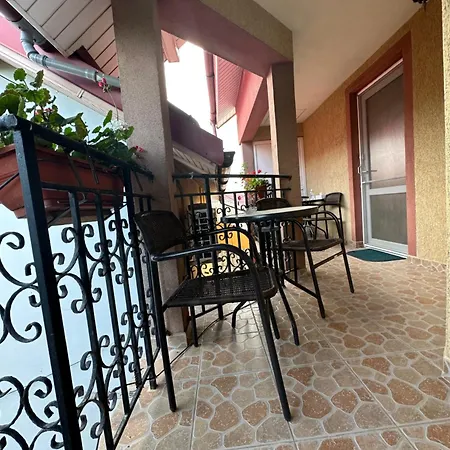 Casa Cu Flori 3*